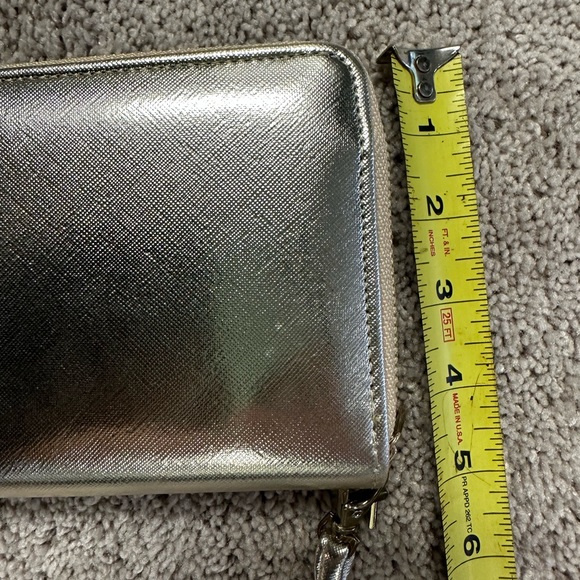 Like new metallic gold clutch wristlet wallet - Picture 5 of 7